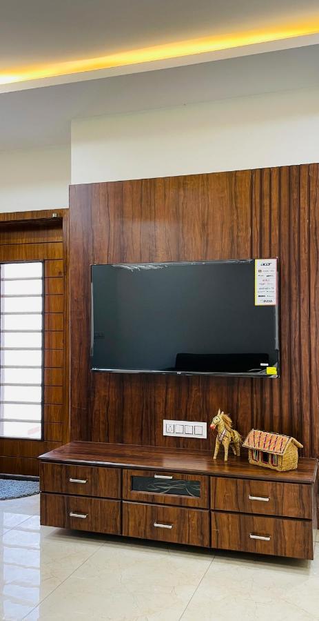 Luxurious 3 Bhk Villa In Bhuj - Shivani Homestay Dış mekan fotoğraf